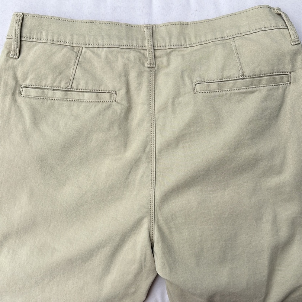 Arizona Jean Company Men's Beige Flex Classic Fit sport khaki Shorts - Picture 6 of 10